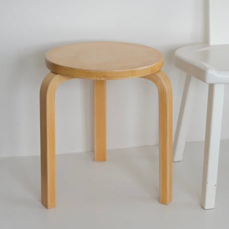 VINTAGE STOOL / ALVAR AALTO / ARTEK