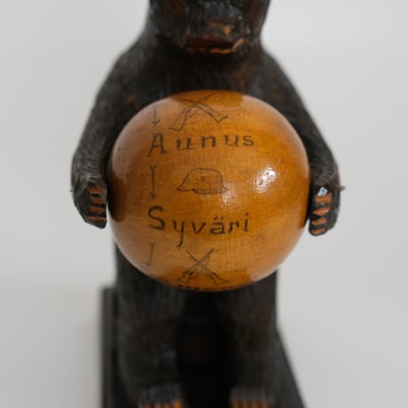 WOOD CARVING BEAR (C)