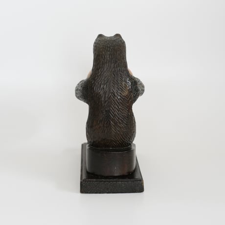 WOOD CARVING BEAR (C)