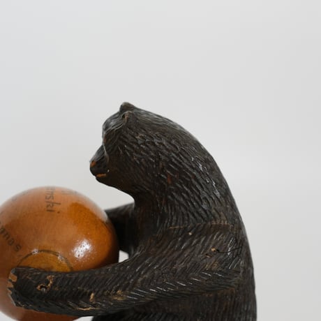 WOOD CARVING BEAR (C)