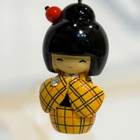 こけしキーホルダー　黄チェック