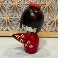 こけし　雨やどり