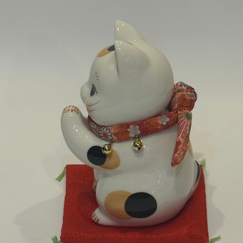 （トモ）　招き猫 陶器製乙川人形 アンティーク幸運を呼ぶ ねこれくと 乙川人形