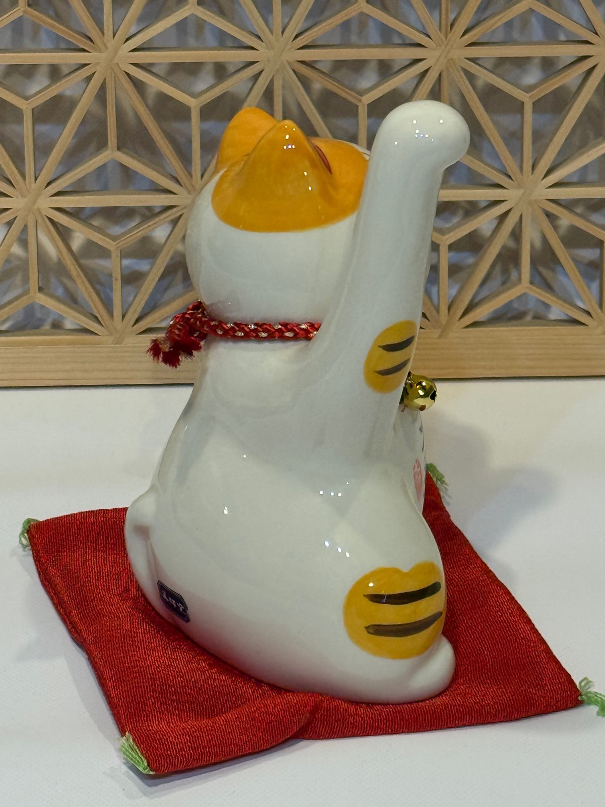 陶器の招き猫 長い手 大 | 京風堂 ｜京都｜工芸｜組子｜体験｜交流｜