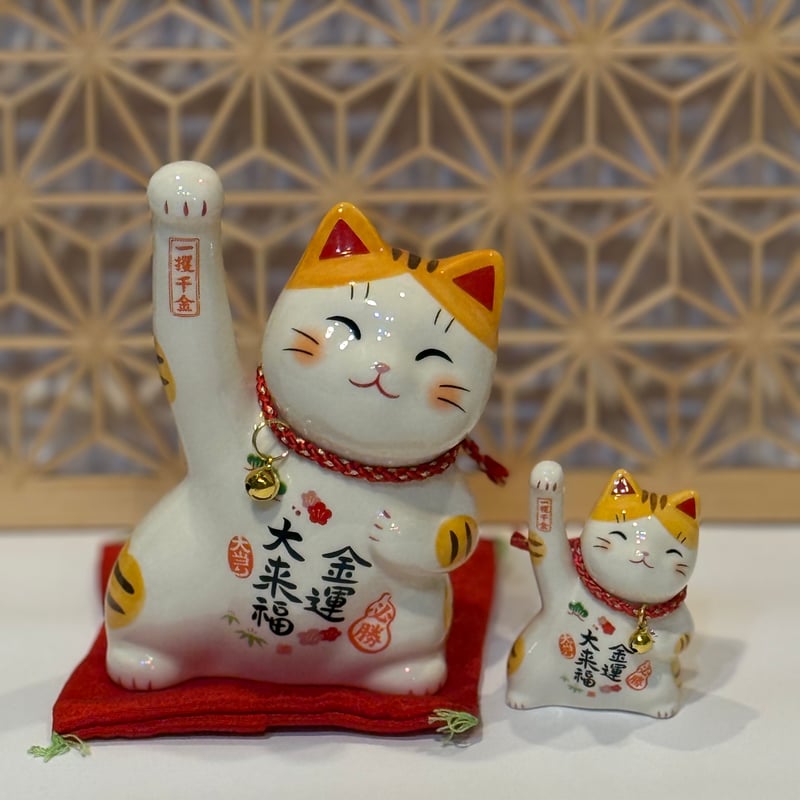 【希少・新品同様】とても大きな招き猫 左手挙げ 約34cm 陶器製 昭和レトロ 特大 】招き猫 左手上げ 三毛猫 貯金箱 約43cm レトロ 昭和レトロ