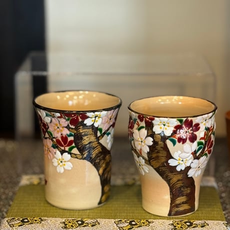 陶器の湯呑み　満開桜くびれ