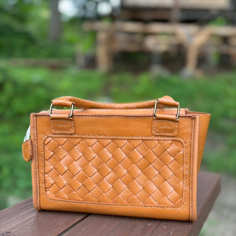 網目模様入りハンドバッグ l Woven leather handbag | やまがた