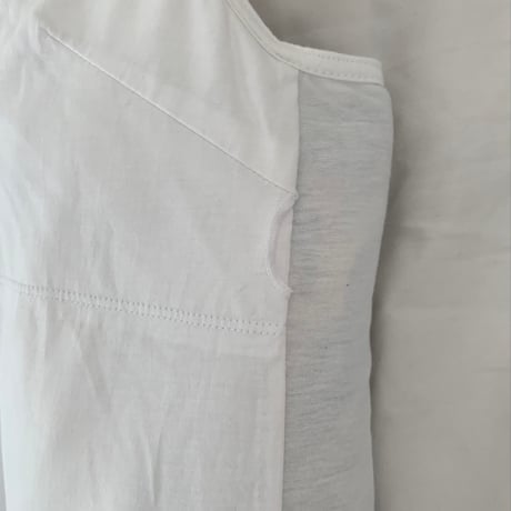 バンブーコットン カップポケット付き Vネック キャミソール（白）Bamboo Cotton V-Neck Camisole with Cup Pockets (White)