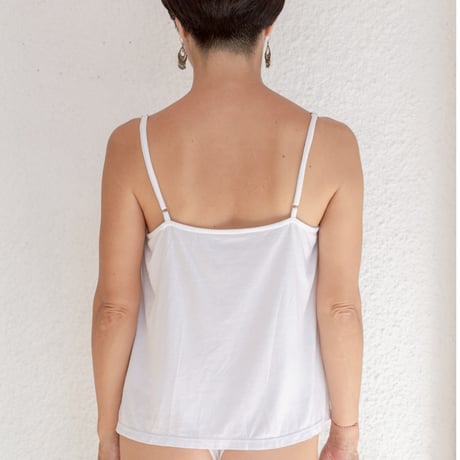 バンブーコットン カップポケット付き Vネック キャミソール（白）Bamboo Cotton V-Neck Camisole with Cup Pockets (White)