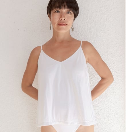 バンブーコットン カップポケット付き Vネック キャミソール（白）Bamboo Cotton V-Neck Camisole with Cup Pockets (White)