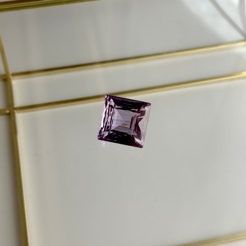 宝石質アメジスト レーザーカット ルース　インテリア　置物 宝石質アメジスト レーザーカット ルース | CREA