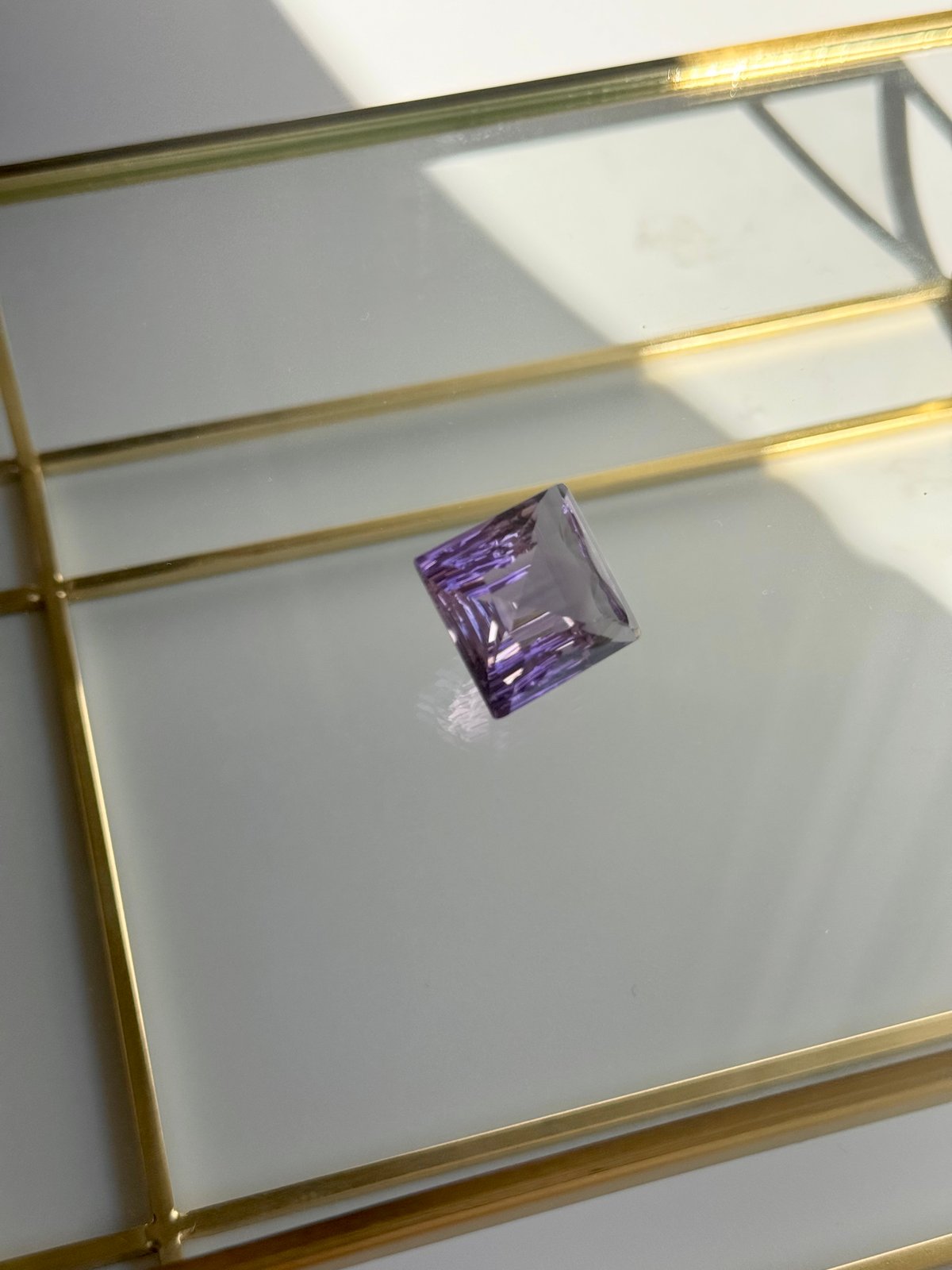 宝石質アメジスト レーザーカット ルース | CREA