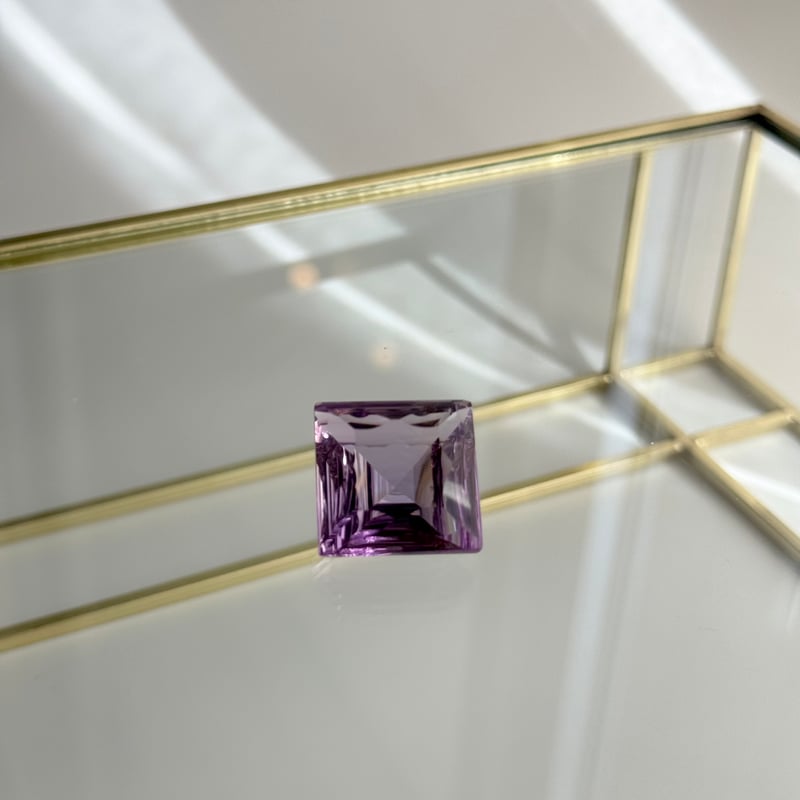 宝石質アメジスト レーザーカット ルース　インテリア　置物 宝石質アメジスト レーザーカット ルース | CREA