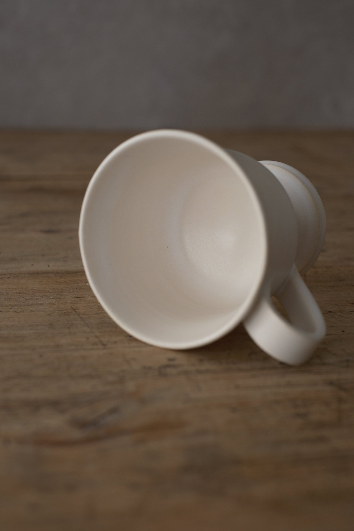 yoshida pottery「玉脚コーヒーカップ（アンティークホワイト)」 | komado