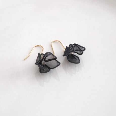 ラペイロージア ピアス「yunruri」