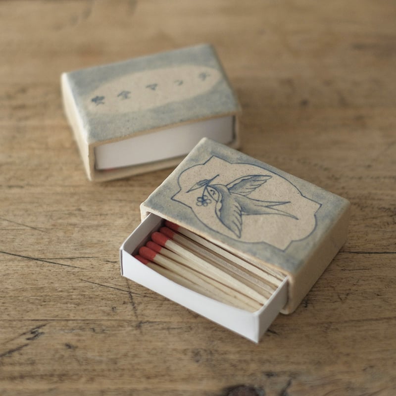 ハンドメイド　戸塚刺繍　マッチ箱の小物入れ 陶器のマッチ入れ 「スワロー」 | komado