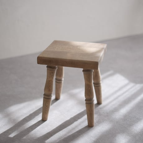French Antique / 小ぶりなスツール