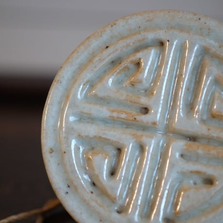 李朝 白磁餅型 寿字文様
