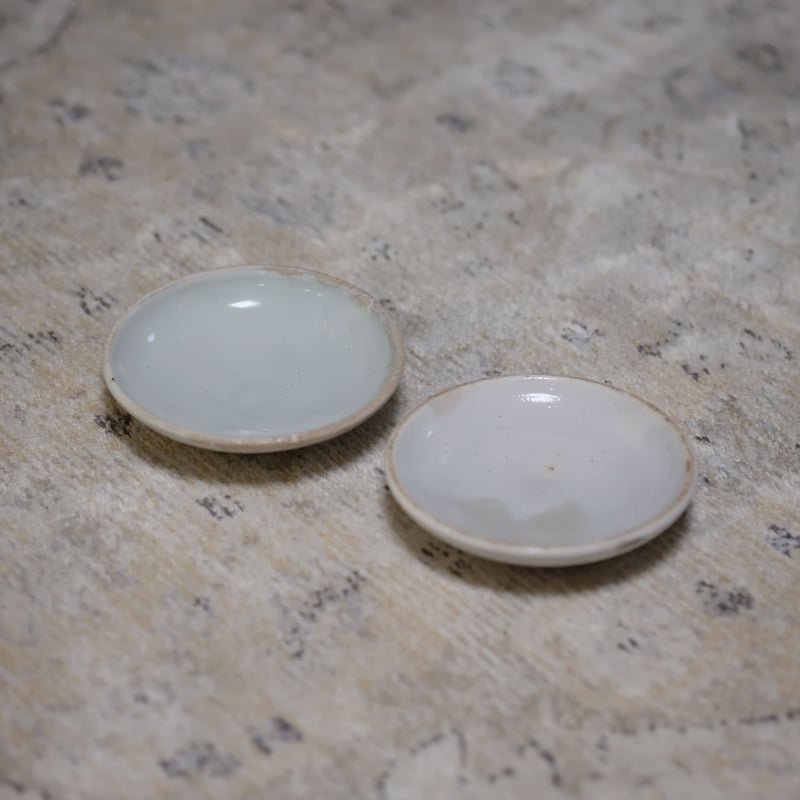 李朝 青松白磁の小皿（2点セット） | gallery & boutique 雪月花