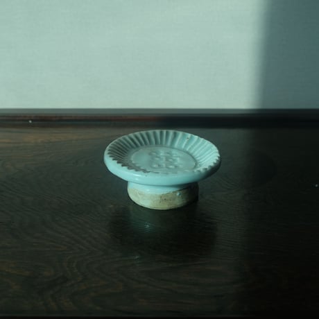 李朝 白磁餅型「双喜」