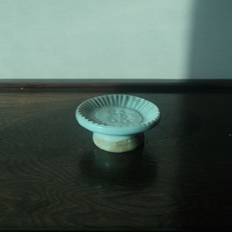 李朝餅型　白磁櫛目文 李朝 白磁餅型「双喜」 | gallery & boutique 雪月花