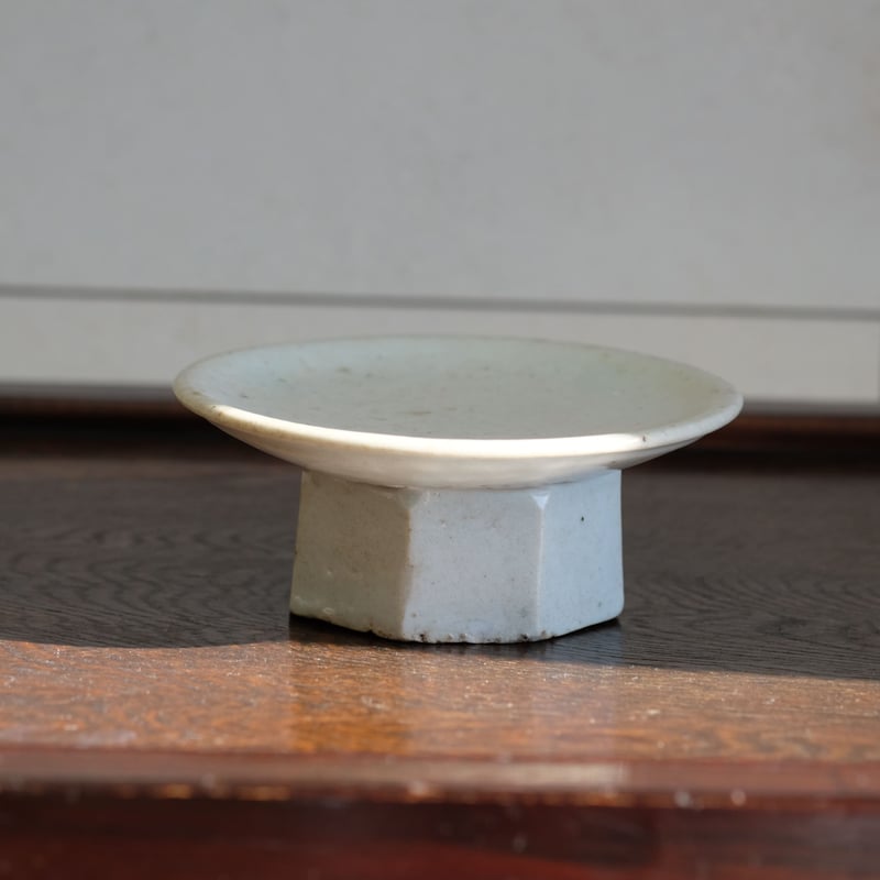 李朝 面取りされた小さな白磁の祭器 | gallery & boutique 雪月花