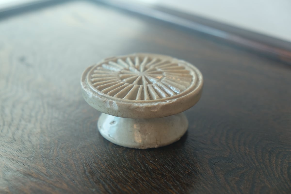 李朝 白磁餅型 李氏朝鮮時代 | gallery & boutique 雪月花