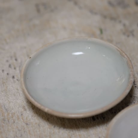 李朝 青松白磁の小皿（2点セット）