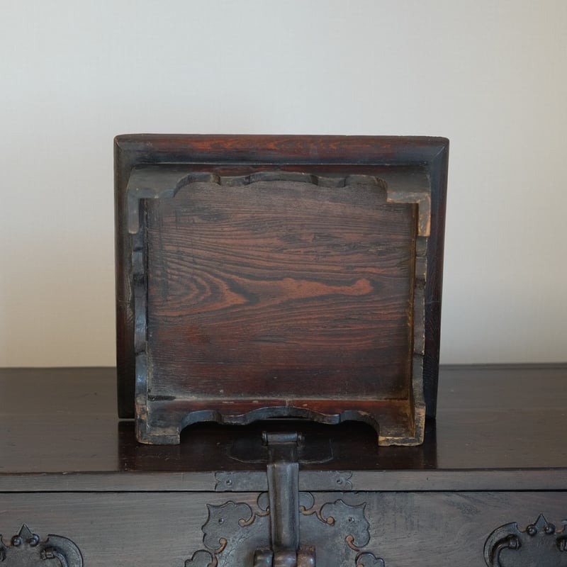 天板彫りが美しい古い餅台 | gallery & boutique 雪月花