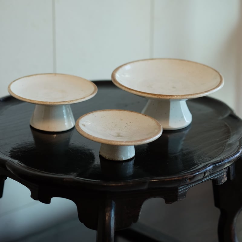 李朝 青松白磁の祭器（3点） | gallery & boutique 雪月花