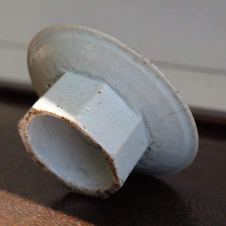 李朝 面取りされた小さな白磁の祭器