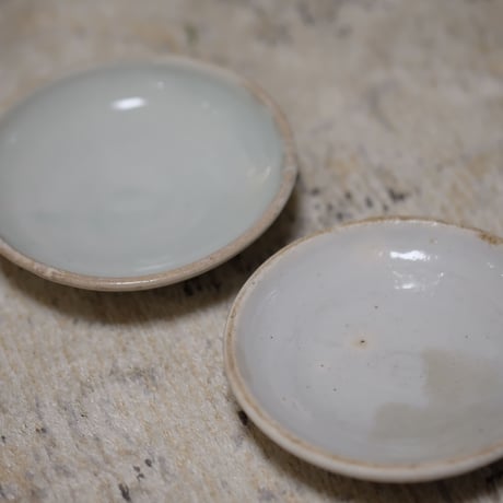 李朝 青松白磁の小皿（2点セット）