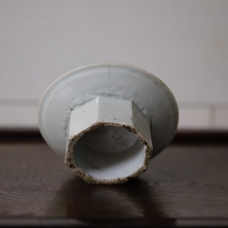 李朝 面取りされた小さな白磁の祭器