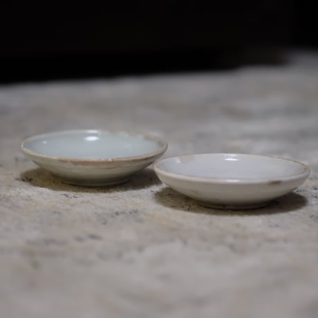 李朝 青松白磁の小皿（2点セット）