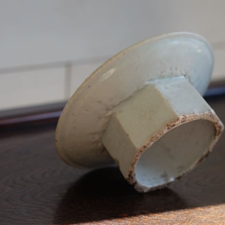 李朝 面取りされた小さな白磁の祭器