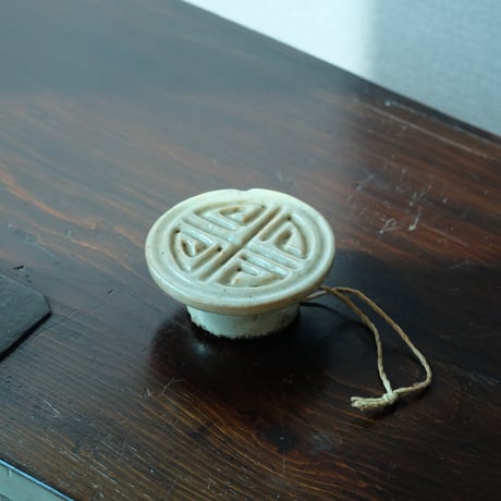 李朝木製亀型デザイン枕 黒色　枕 李朝工芸　李朝家具　李朝　亀型 李朝木製亀型デザイン枕 黒色 枕 李朝工芸 李朝家具 李