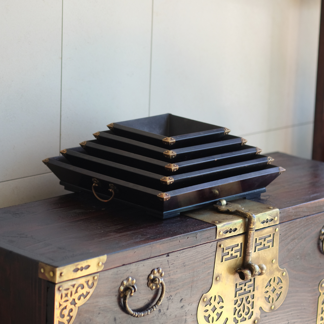 漆器 花鳥風月デザイン 4枚組アンティーク工芸品 天然木製漆塗 時代漆器 草木花水鳥 螺鈿金蒔絵 四段重箱 共箱