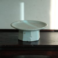 李朝 面取りされた小さな白磁の祭器