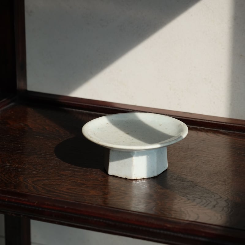 李朝 面取りされた小さな白磁の祭器 | gallery & boutique 雪月花