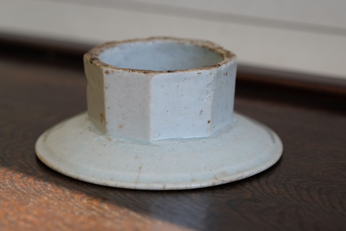 李朝 面取りされた小さな白磁の祭器 | gallery & boutique 雪月花