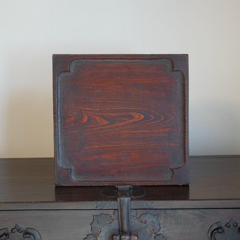 天板彫りが美しい古い餅台 | gallery & boutique 雪月花
