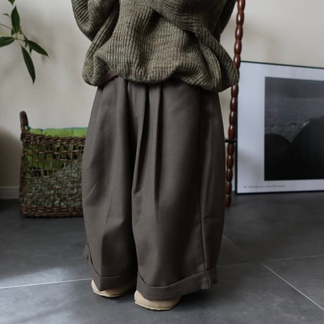 wide tuck pants