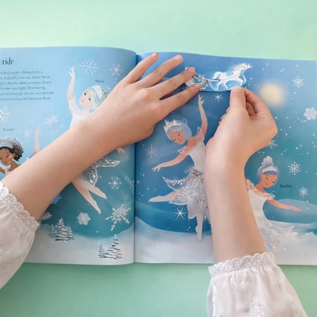 英usborne社【シールブック豪華大判】💖バレエ「くるみ割り人形」のきせかえシールブック💖（女の子４歳～）｜新入学ギフト・知育・おうち遊び・プレゼントにおすすめ
