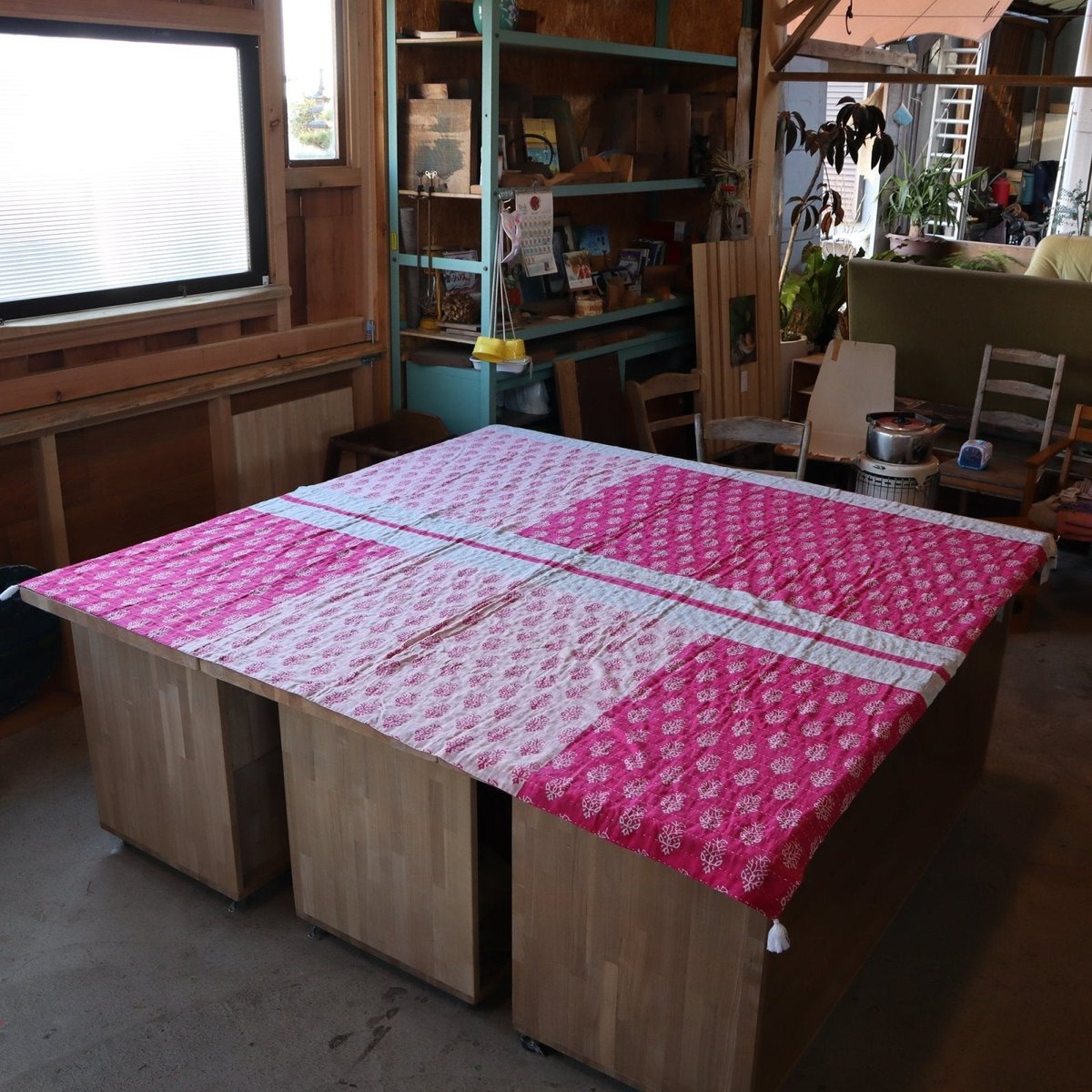 リサイクルサリー】暮らしの布【ピンク×緑×幾何学模様】1900×1900  