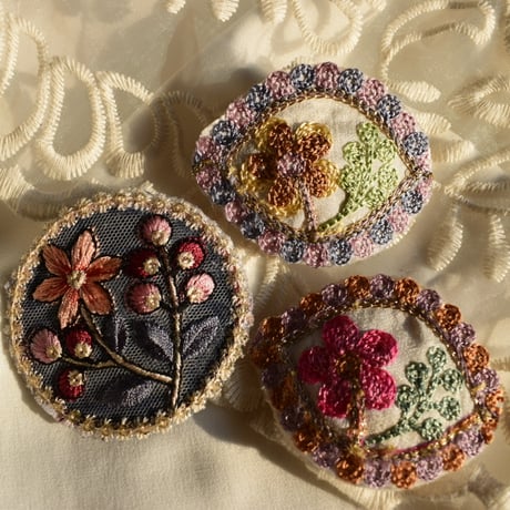 新作フラメンコシージョ留めビジューブローチ発表会黄緑ゴールド