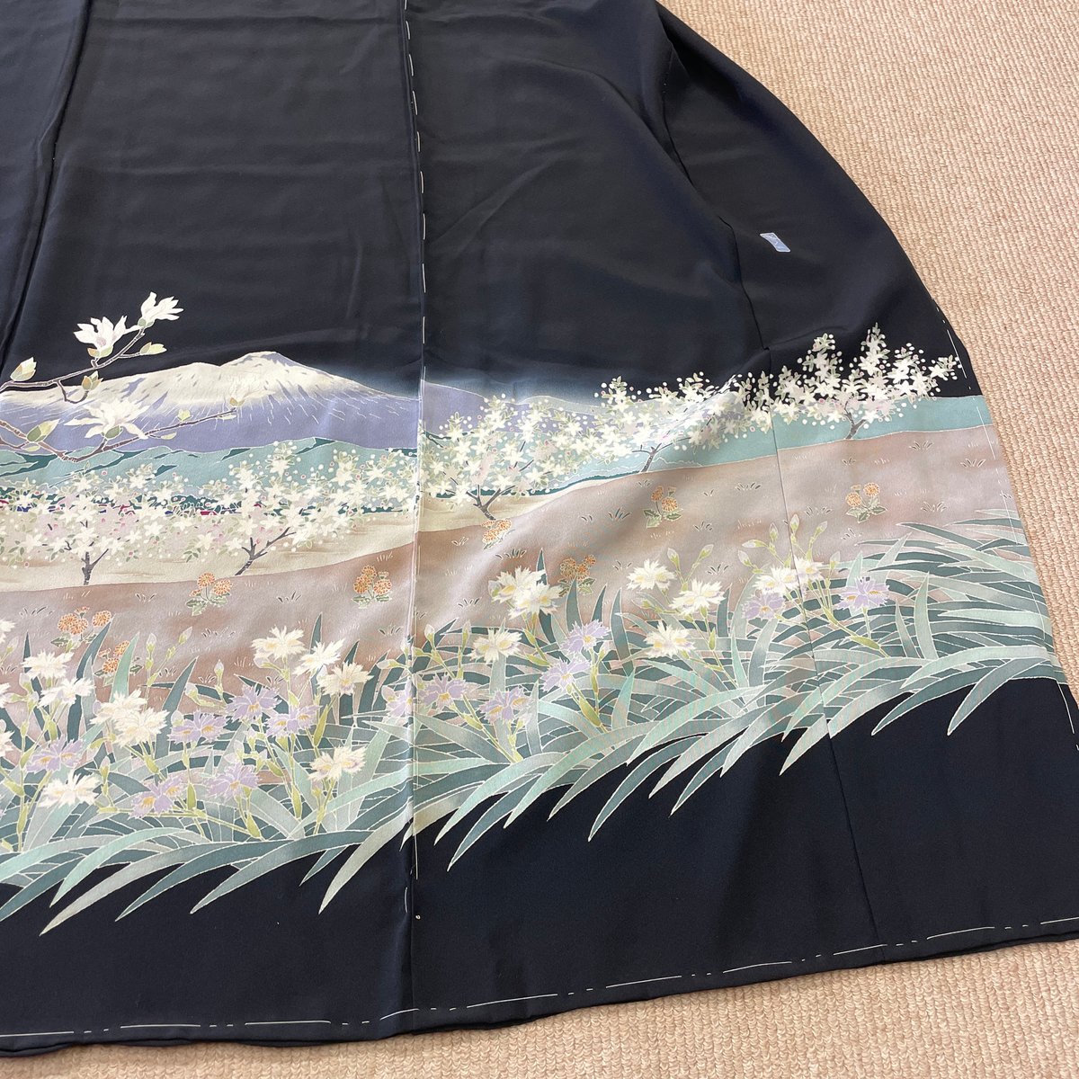 お仕立て付き 新品 伝統的工芸品 加賀友禅 黒留袖 横山秀一作 お仕立て付き 新品 伝統的工芸品 加賀友禅 黒留袖 横山秀一作