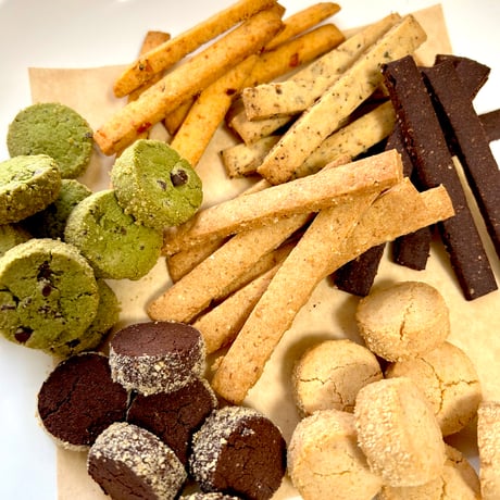 【常温】uki Cookie Box （4種×個包装2袋ずつ・計8個入り）（炒り玄米クッキー・コーングリッツスティック・ディアマンバニラ&カカオ・抹茶チョコチップ）