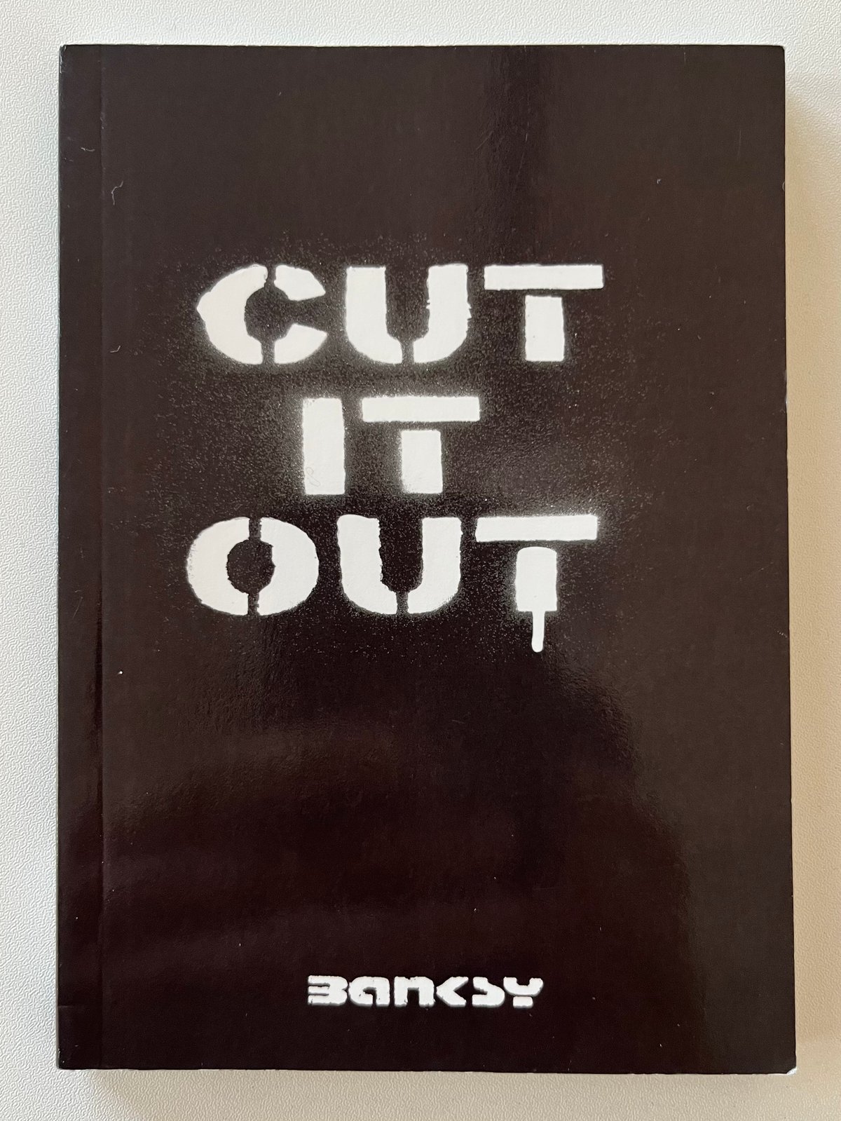 BANKSY『CUT IT OUT』(古書) | Cha Cha Cha Books