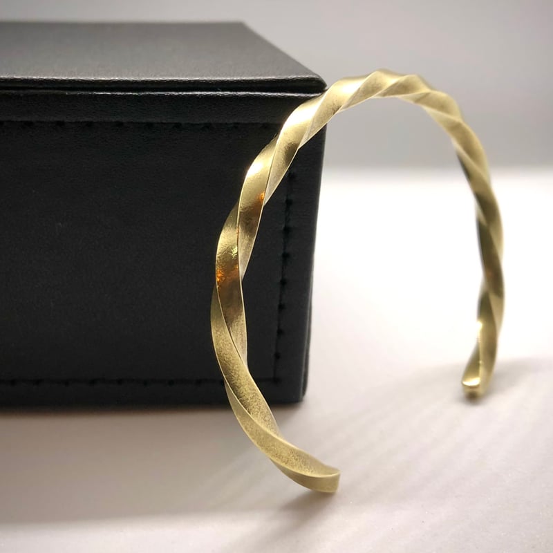 001.真鍮3mm角棒ツイストバングルA | Velvet-Violet