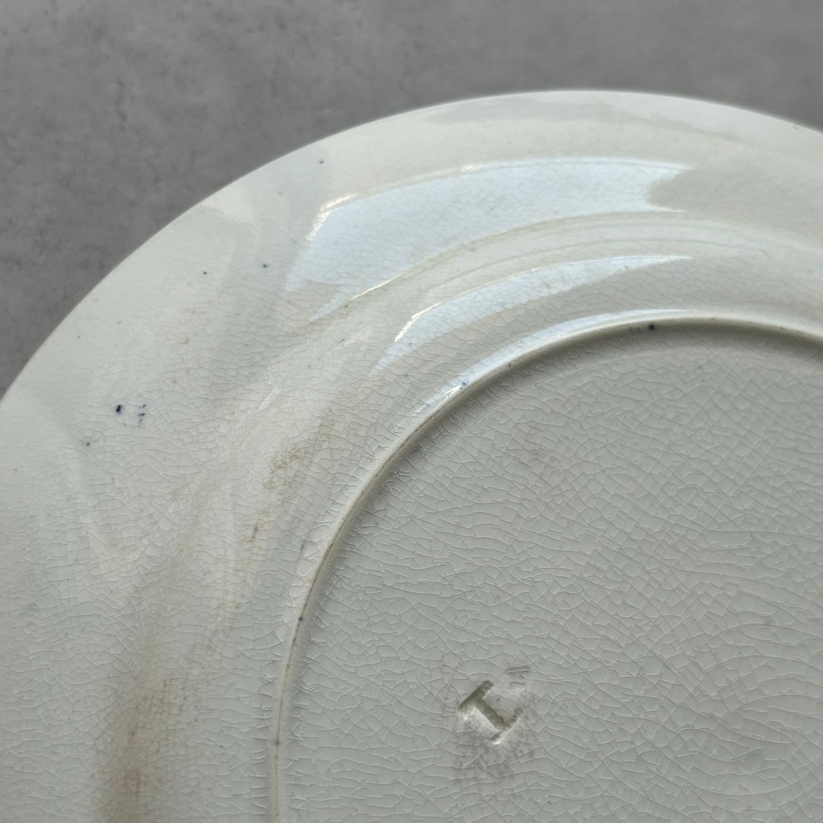 Richard ceramic 平皿 Marsala | UZI ANTIQUE